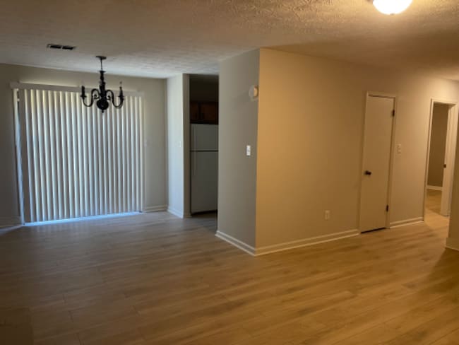 Foto del edificio - 475 Rustwood Dr