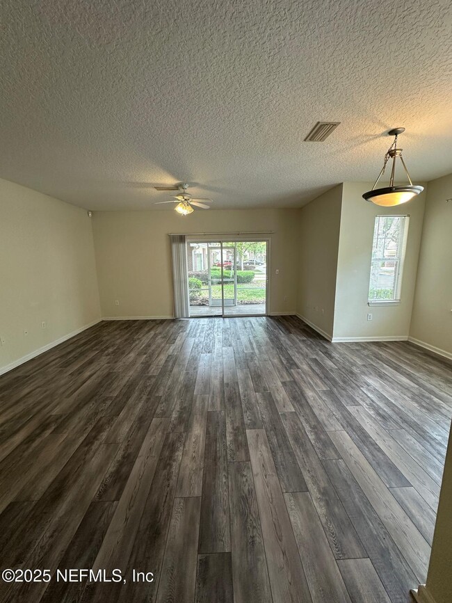 Foto del edificio - 5663 Greenland Rd