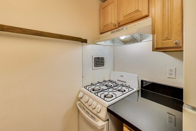 Photo - Sunny Studio in Downtown Rockville - ALL U... Apartment