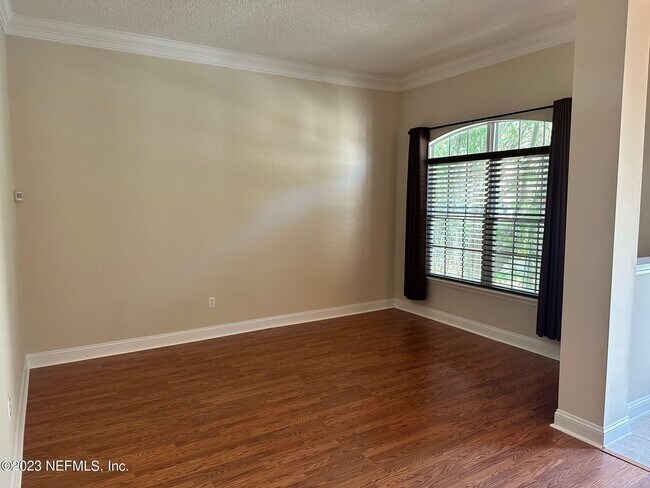 Foto del edificio - 1439 Barrington Cir