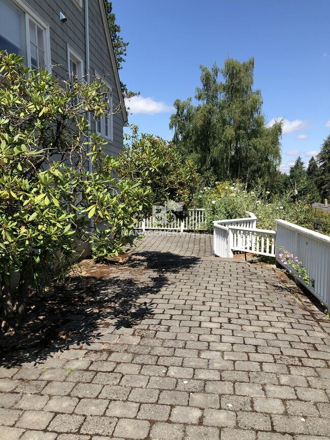 Foto del edificio - 2741 SW Old Orchard Rd