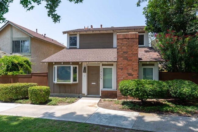 Building Photo - *** LOOK NO FURTHER!!! 3/2 W/ OFFICE & 2 C...