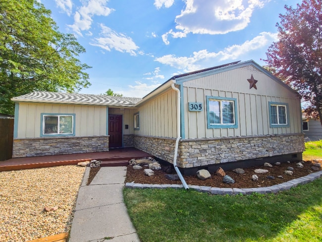 Building Photo - 305 Redwood Dr