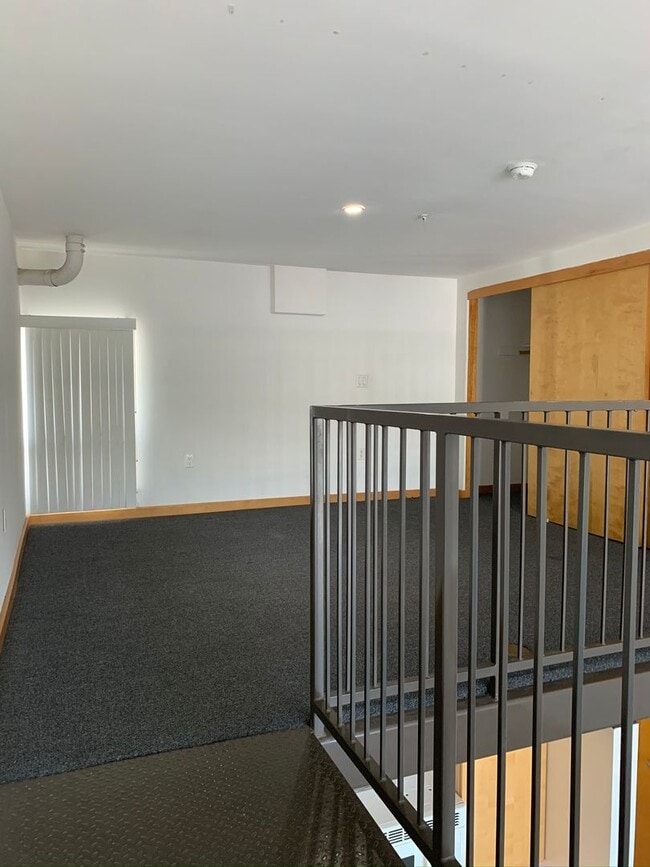 Building Photo - 515 W Main St