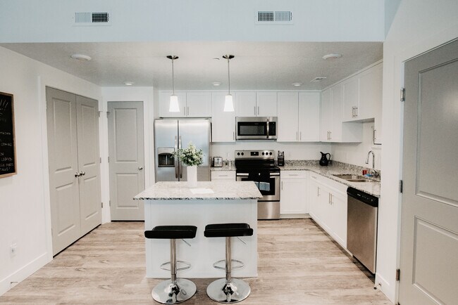 Foto del edificio - 875 S Depot St