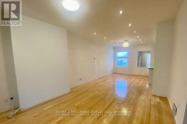 Building Photo - 228 Gainsborough Rd
