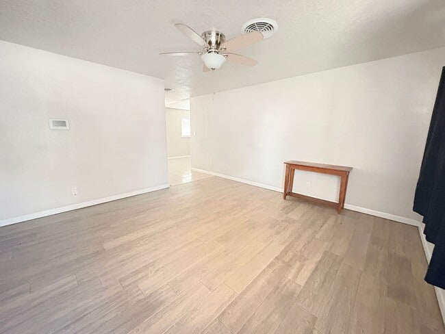 Building Photo - 907 W Coal Ave