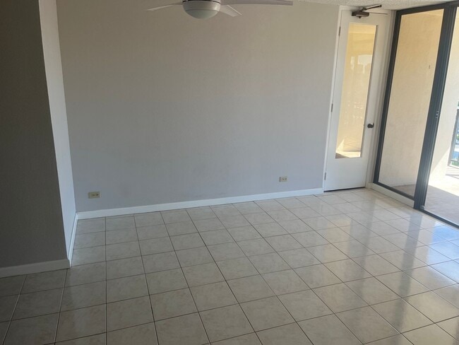 Building Photo - Must See Unit in Makiki!!!