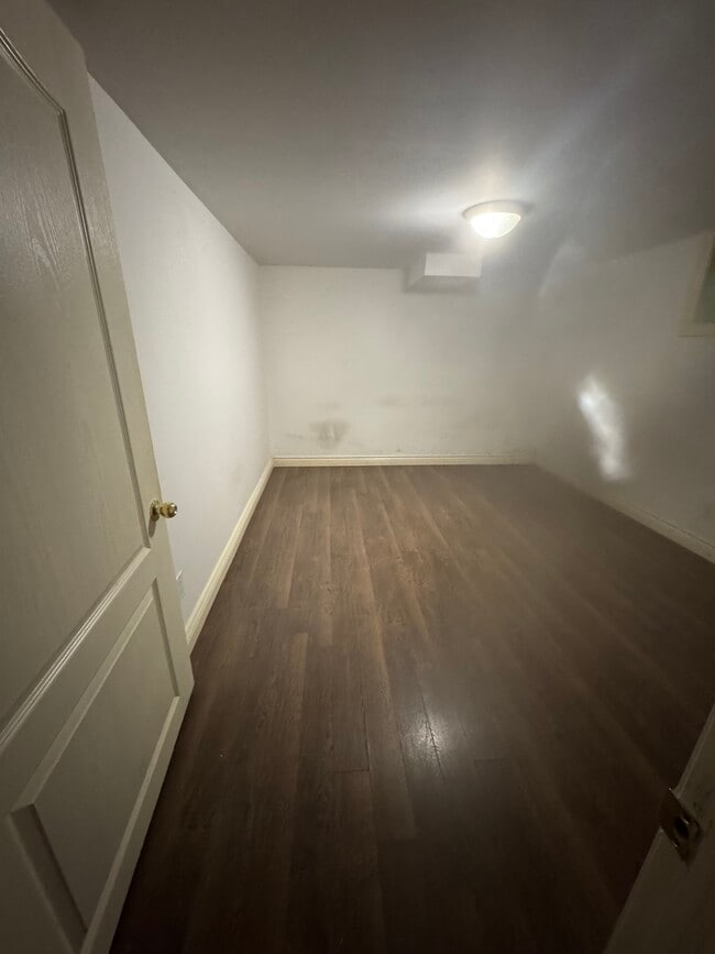 bedroom - 135 Leyton Av