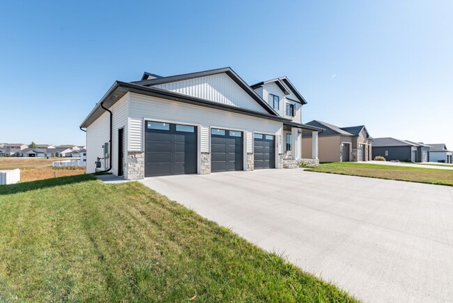 Building Photo - Beautiful Single Family Home in North Bism...