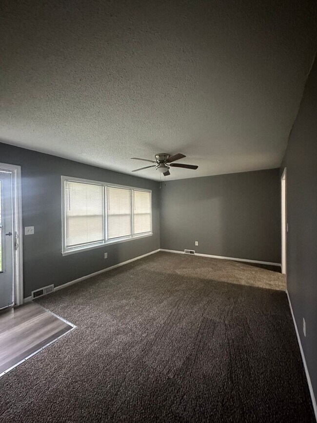Foto del edificio - South Kansas City 3 Bedroom 1 Bath Ranch F...