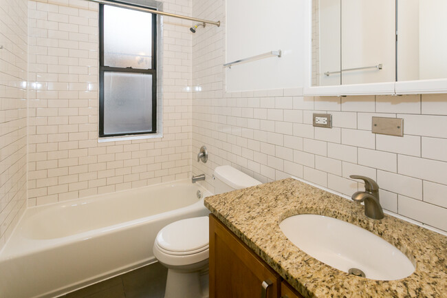 Baño - 5401-5409 S. Cottage Grove Avenue