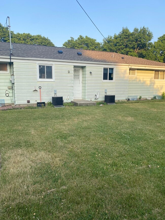 Building Photo - 326 Born Pl