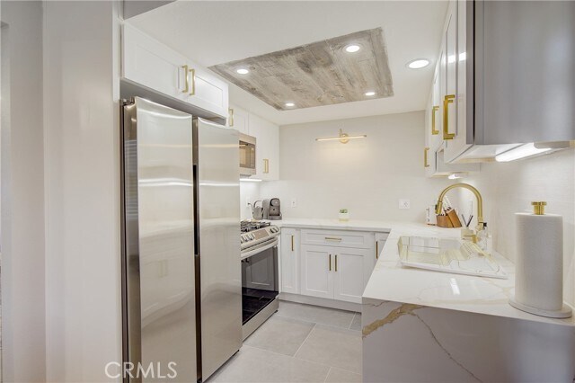 Foto del edificio - 16562 Regina Cir