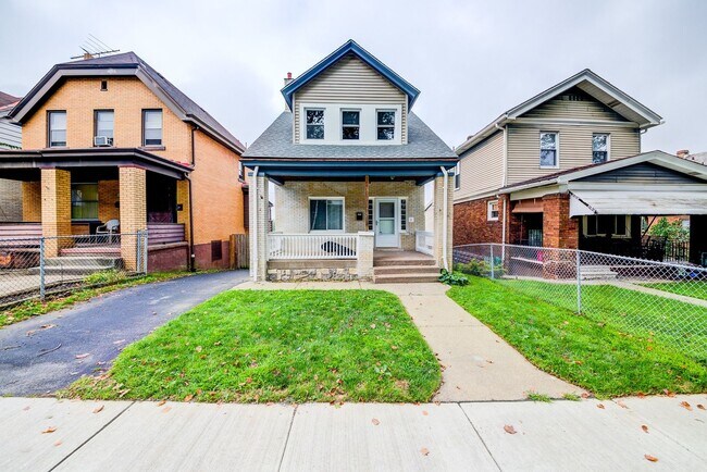 Building Photo - Stunning 3 bedroom home in Bon Air availab...