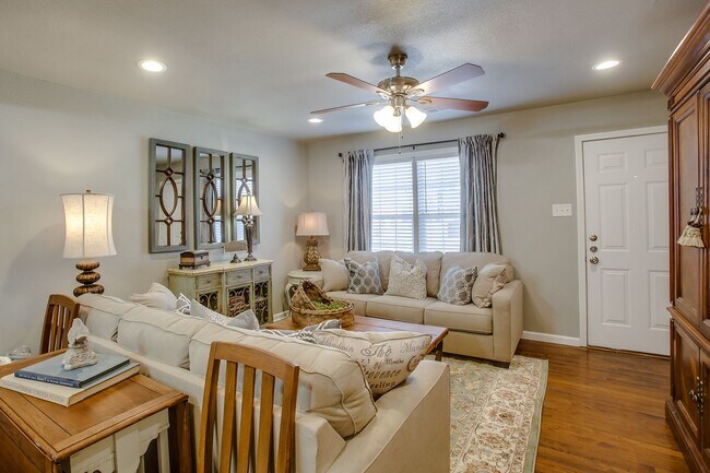 Building Photo - PRE -LEASING FOR AUGUST 1ST! Completely Updated! 3 bedroom/2 bath Close to TTU and Medical District