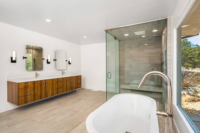 Building Photo - 3200 Santa Maria Rd