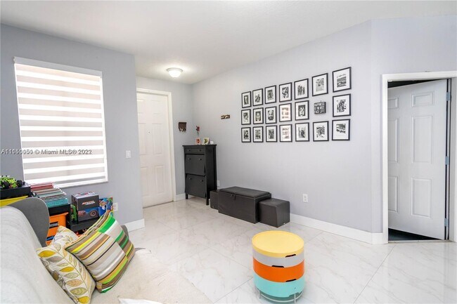 Foto del edificio - 8467 SW 166th Pl