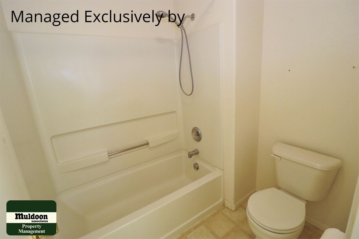 Foto principal - Northeast Pet Friendly Townhome!