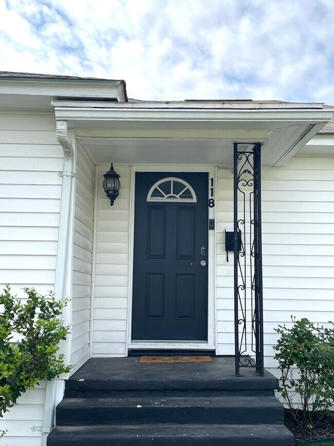 Building Photo - Charming Olmos Park Terrace Rental