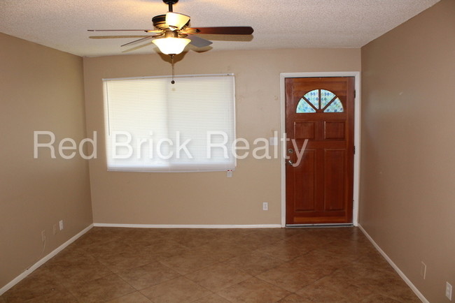Building Photo - 3507 N Paiute Way