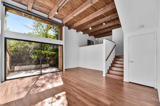 Foto del edificio - 2717 Griffith Park Blvd