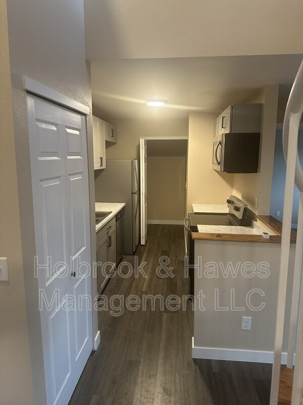 Building Photo - 4501 Boardwalk Dr