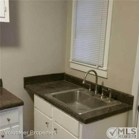 Foto del edificio - 2413 Emmett Ave