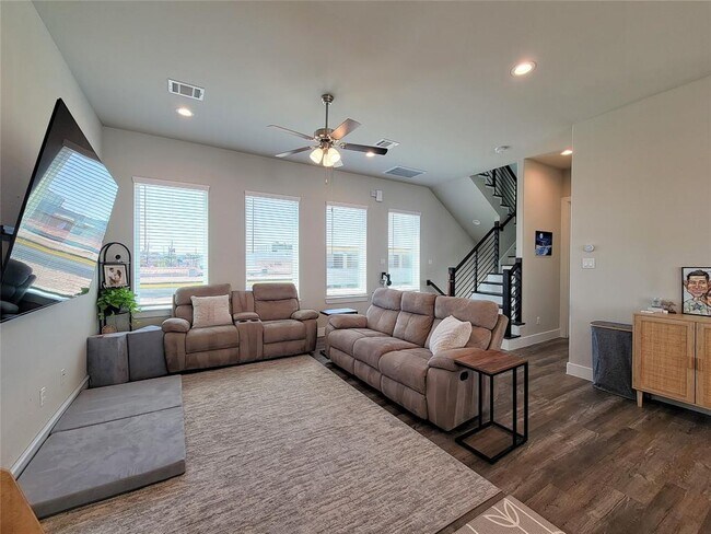 Foto del edificio - 1741 Cove Cres Ct