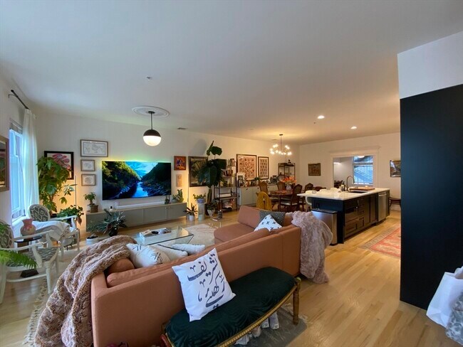 Foto del edificio - 877 Harrison Ave