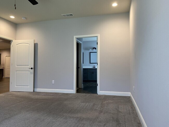Building Photo - 3909 Fielding Ct