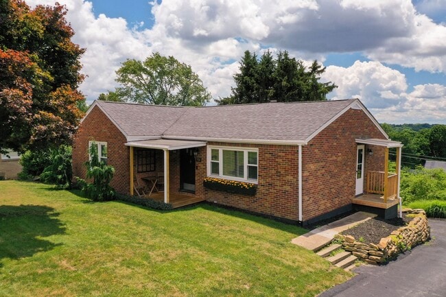 Building Photo - Charming 3-Bedroom, 2-Bath Single-Family H...