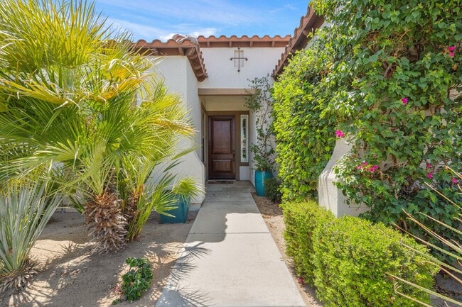 Building Photo - 61185 Soaptree Dr