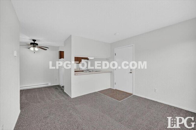Building Photo - 1220 Bedford Woods Dr