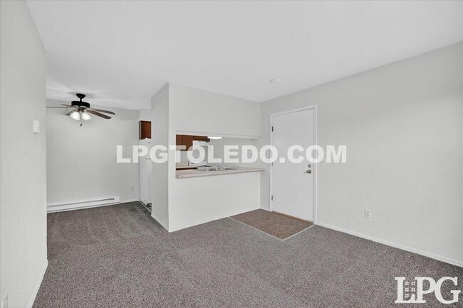 Building Photo - 1230 Bedford Woods Dr