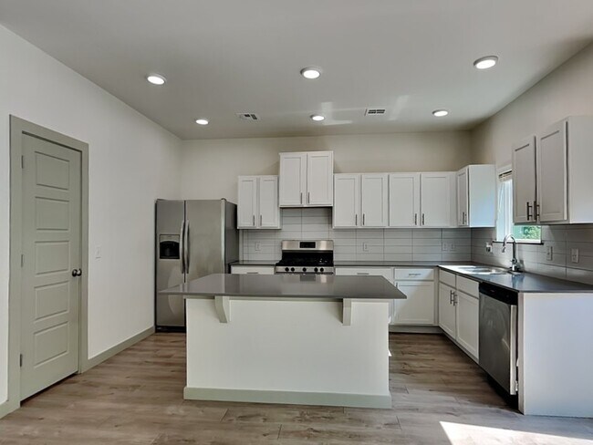 Building Photo - 13526 Vinita Dr