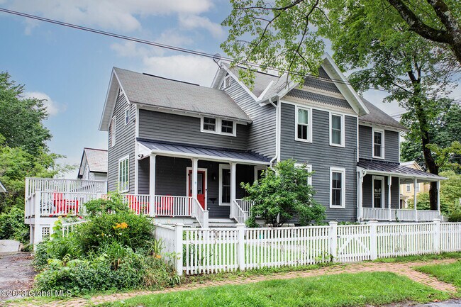 Building Photo - 303 Nelson Ave