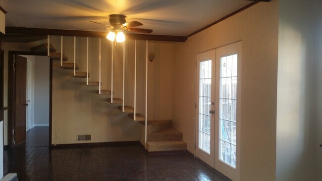 Dinette - 7947 Habersham Ln