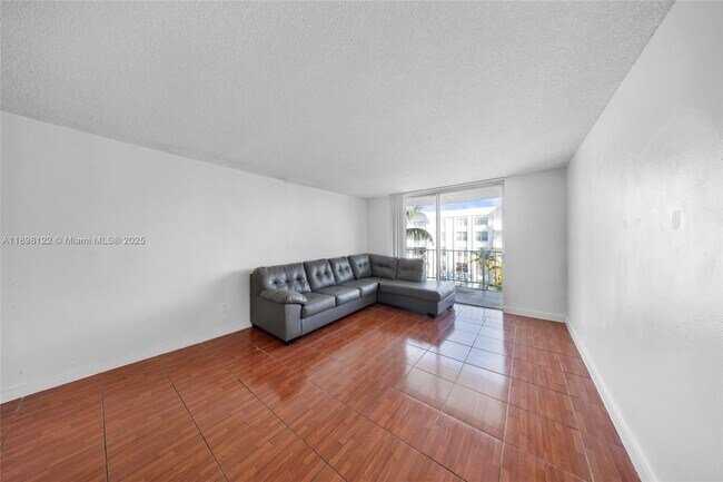 Foto del edificio - 492 NW 165th St