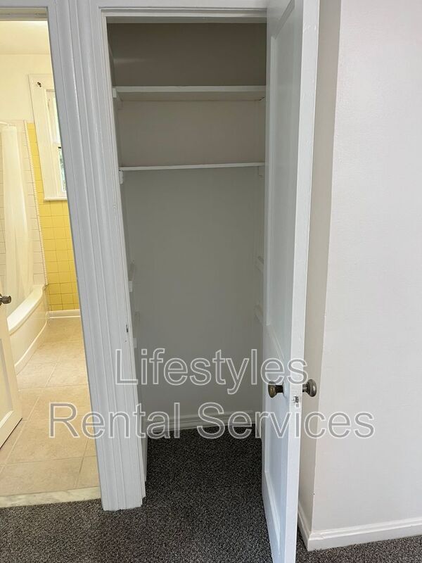 Foto del edificio - 3719 Mayflower St