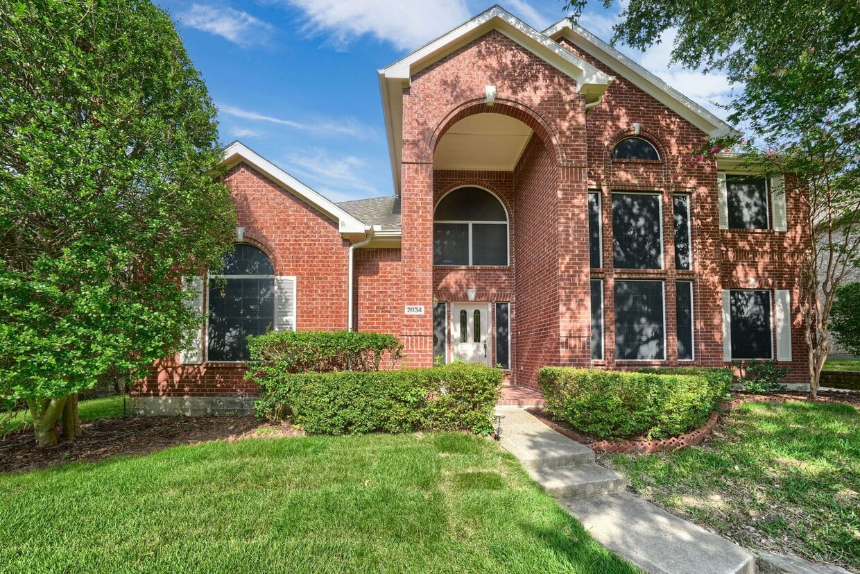 Primary Photo - Stunning 5-Bedroom, 3-Bath Home with Over ...