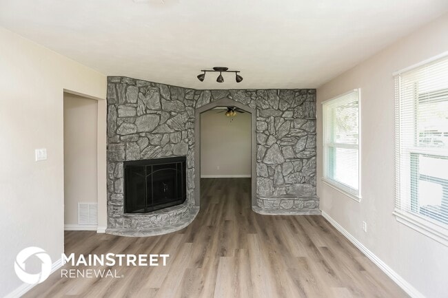 Building Photo - 317 Worthy St