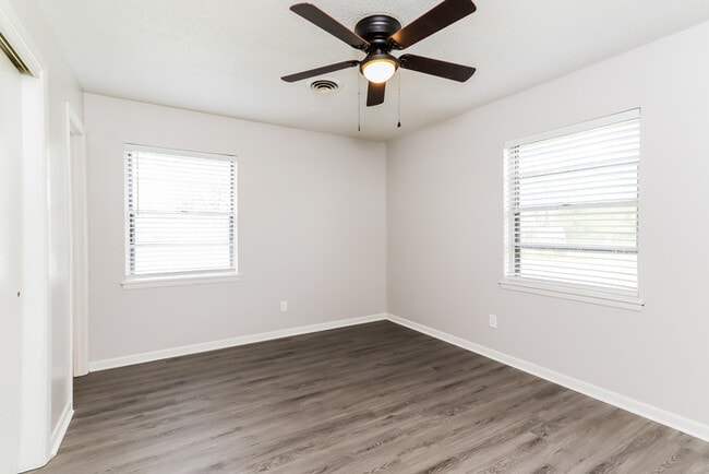Building Photo - 1523 Whitlock Dr
