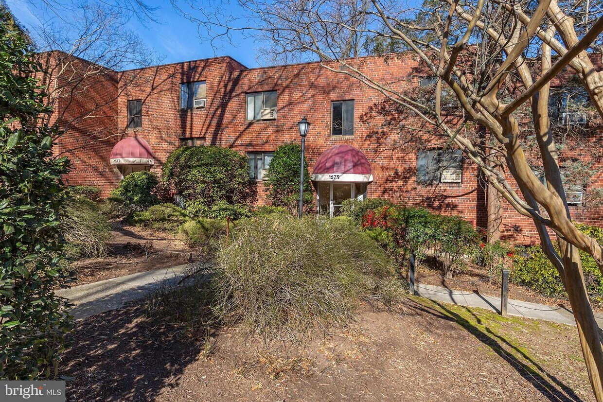 1575 N Colonial Terrace Unit 103Y, Arlington, VA 22209 Condo for