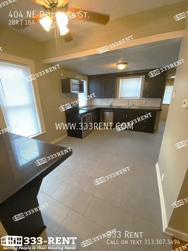 Foto del edificio - 404 NE Douglas St