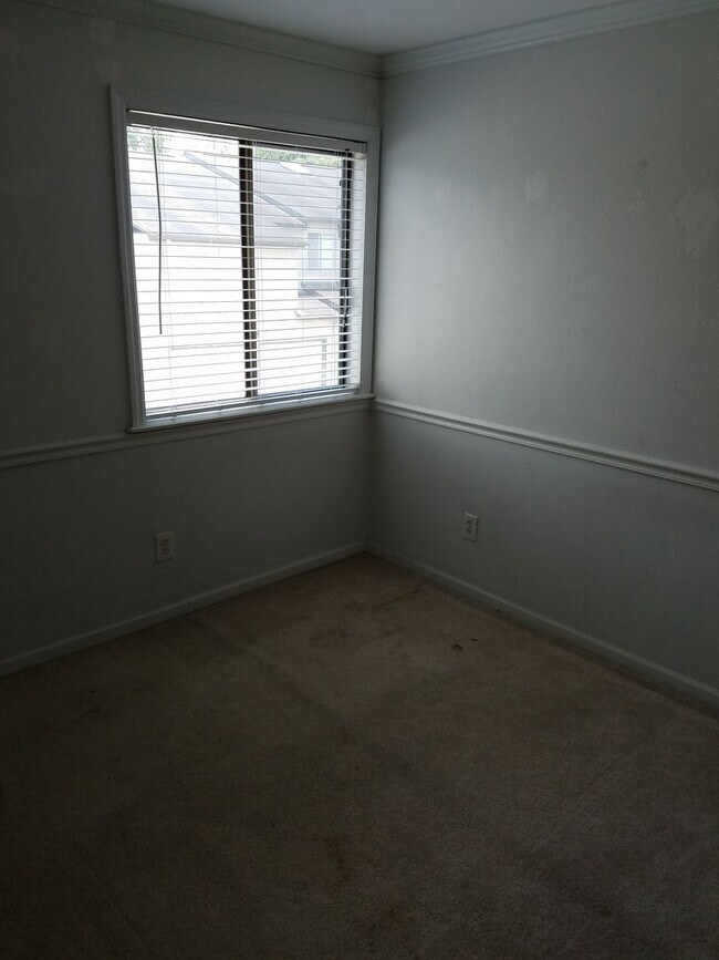 Foto del edificio - 1321 Airport Dr