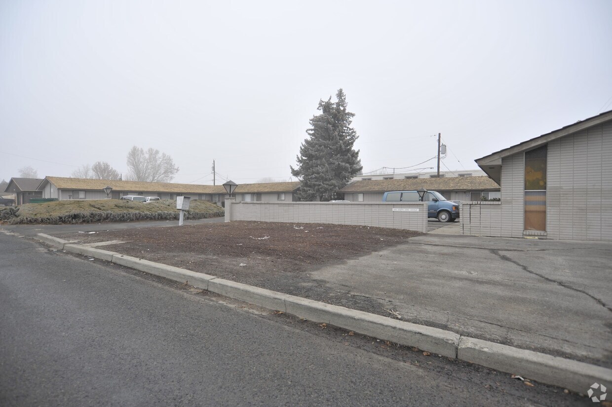 Building Photo - 1015-1019 S 42nd Ave