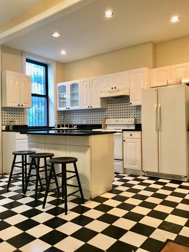 Foto principal - 144 Nassau Ave