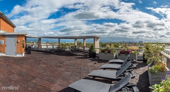 Foto del edificio - 605-17 Hinman Ave