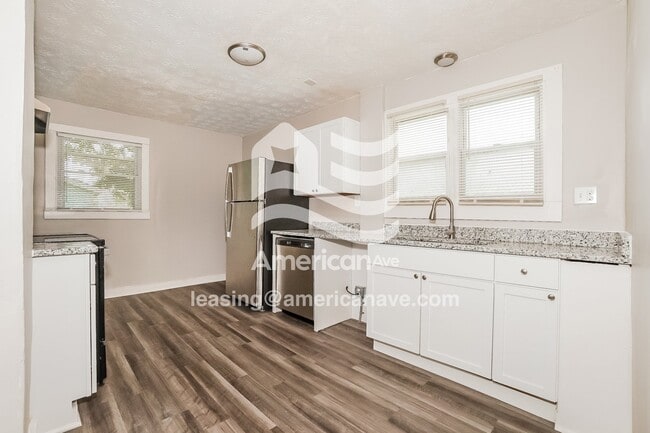 Foto del edificio - 128 Hollinger Ave